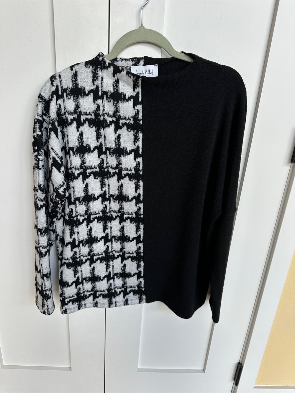 Joseph Ribkoff Black and White Split Houndstooth Top Size 4
